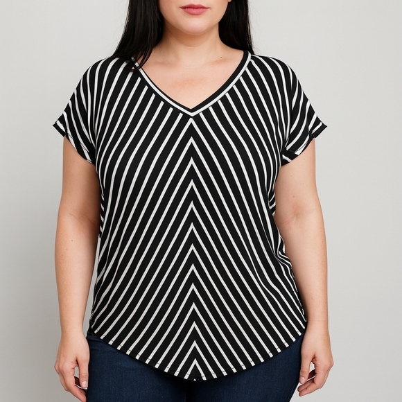 Cristina B. Tops - Cristina B Stylish Black and White Striped Short Sleeve Top Casual Size XL